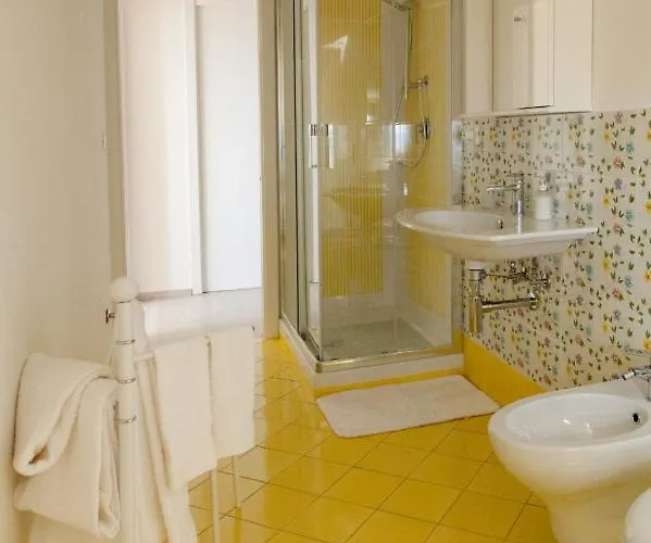 Alojamento de Acomodação e Pequeno-almoço Arco Fiorito 3*