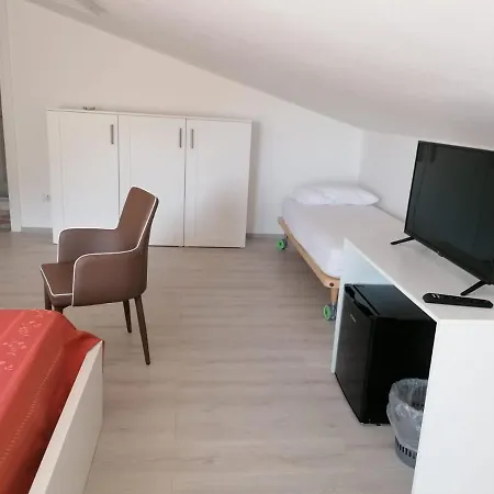 Arco Fiorito 치타델라 델 카포