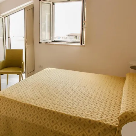 Arco Fiorito B&B 치타델라 델 카포